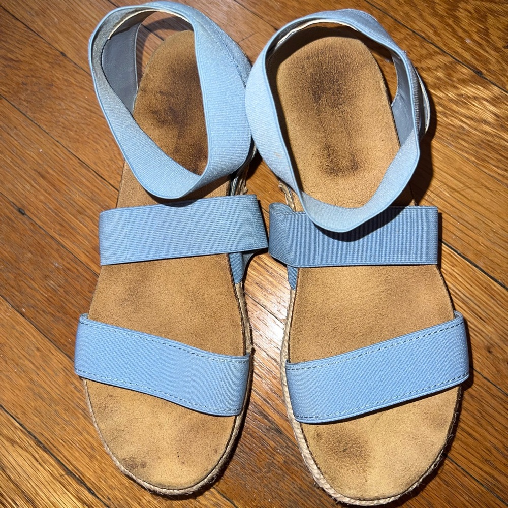Steve Madden platform sandals size 8 with light blue straps
